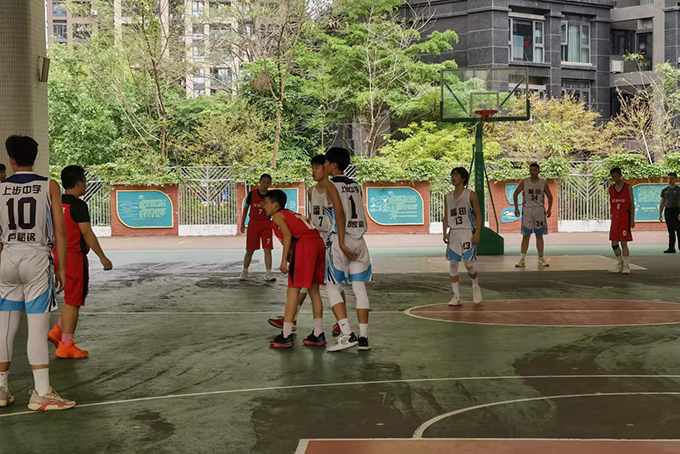 湘潭市二中篮球队_湘潭市初中生篮球赛规则_湘潭市一中篮球队